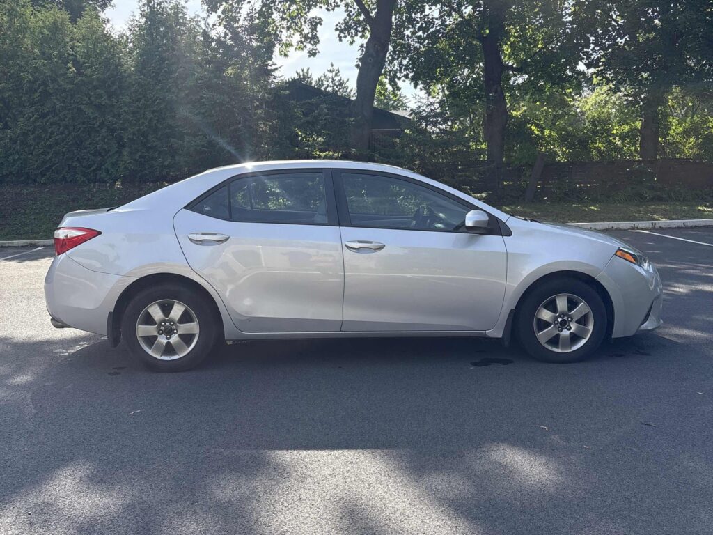 2014 Toyota Corolla LE – photo 3