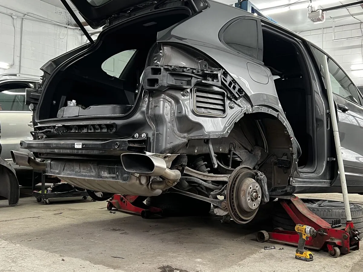 Porsche Cayenne — Remplacement des pare-chocs avant et arrière
