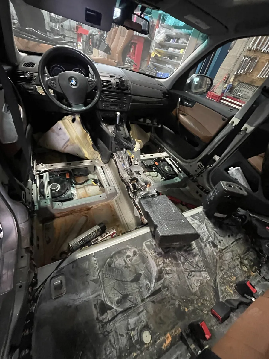 BMW Série 5 (E39) — Intérieur restauré, insonorisation ajoutée