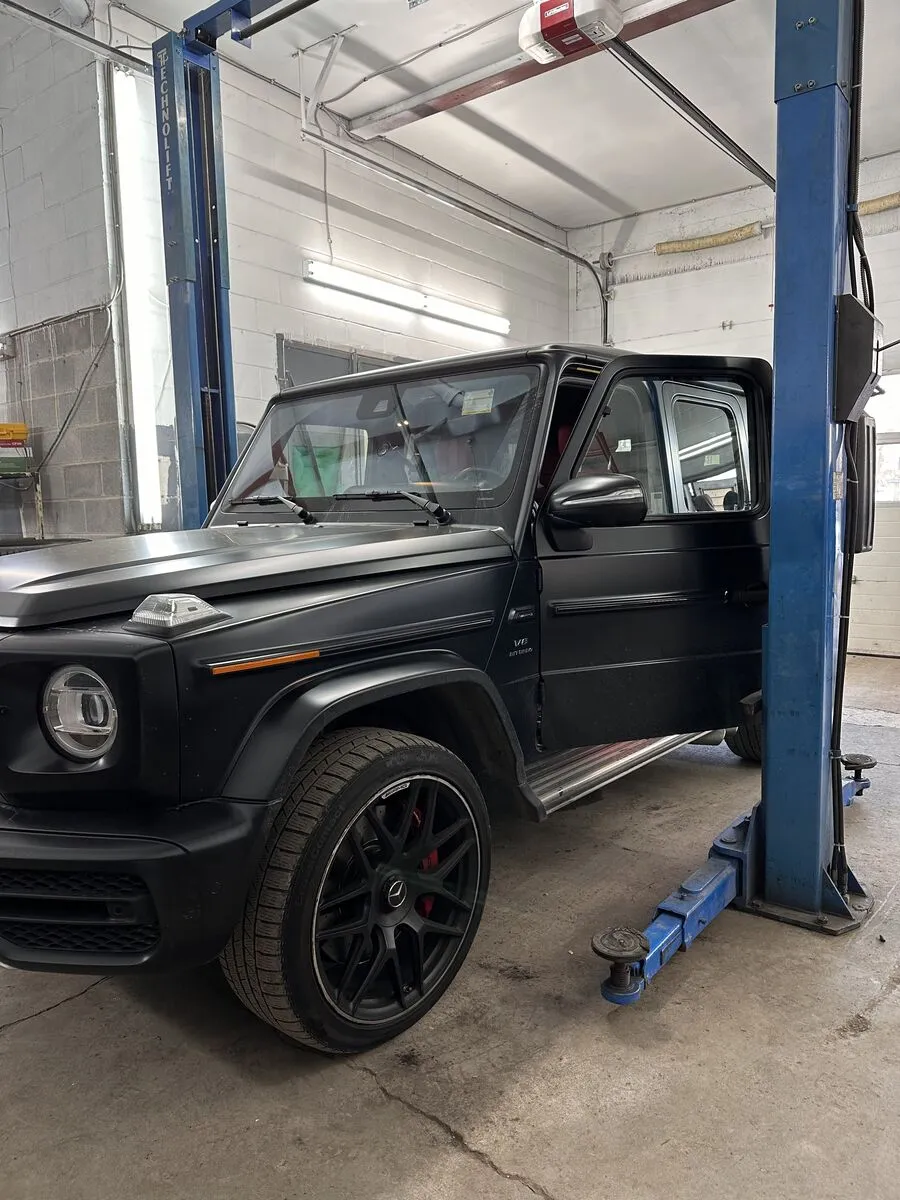 Mercedes-AMG G63 — Mise au point des freins pour éliminer un grincement