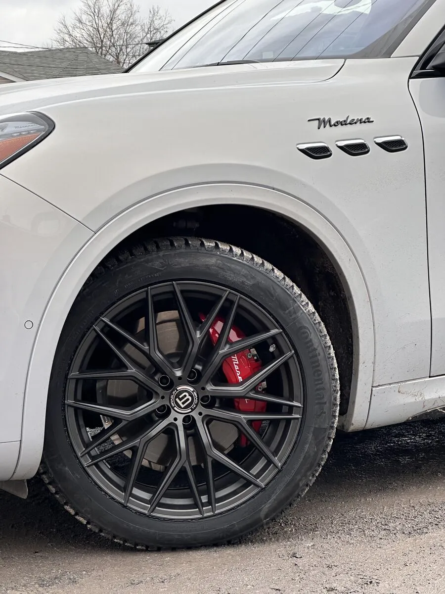 Maserati Grecale Modena — Jantes en alliage et pneus posés, capteurs de pression codés
