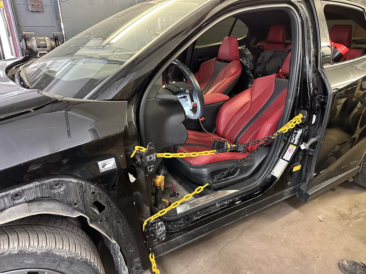 Lexus UX 250h F Sport — Carrosserie côté conducteur