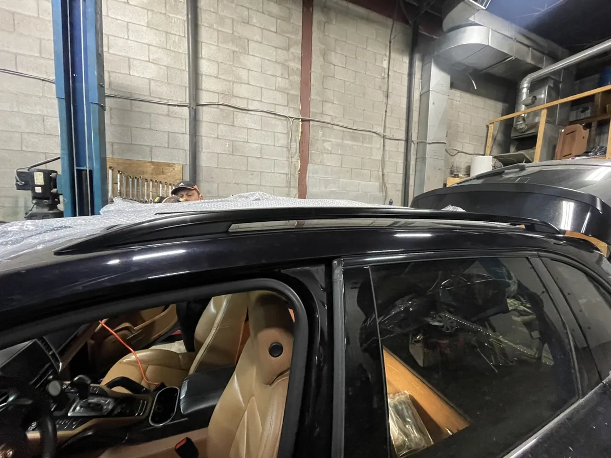 Porsche Cayenne Diesel — Longerons de toit d’origine posés pour un voyage Montréal–Vancouver