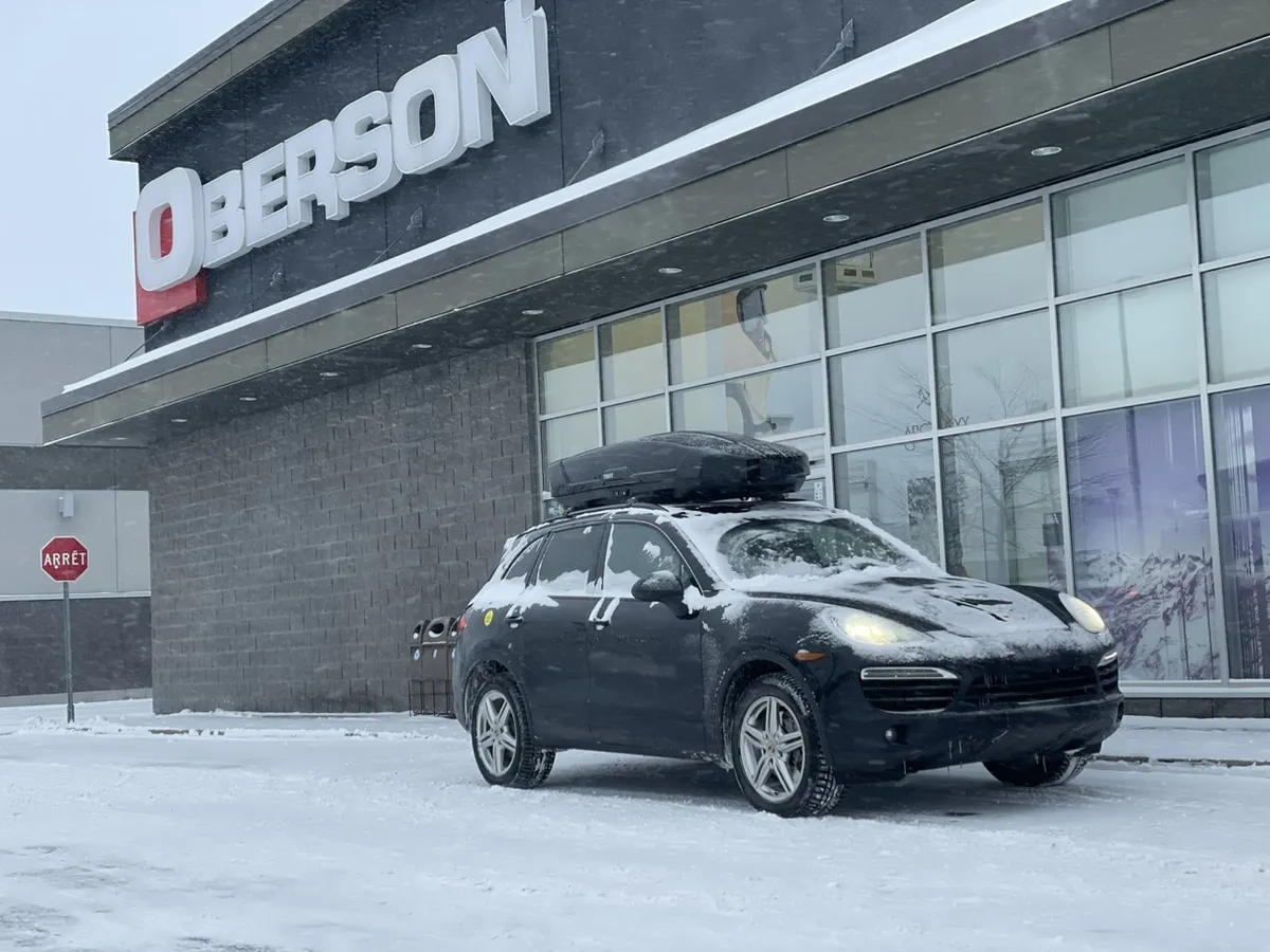 Porsche Cayenne Diesel — Longerons de toit d’origine posés pour un voyage Montréal–Vancouver